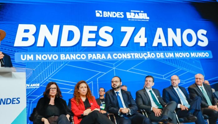 Lula destina R$ 140 bi à Nova Indústria Brasil e celebra BNDES com bons resultados e técnicos confiantes.