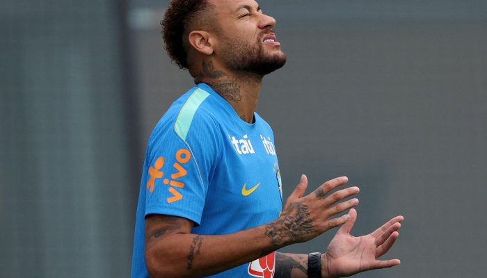 Neymar avança na recuperação e treina com a seleção brasileira para a Copa do Mundo