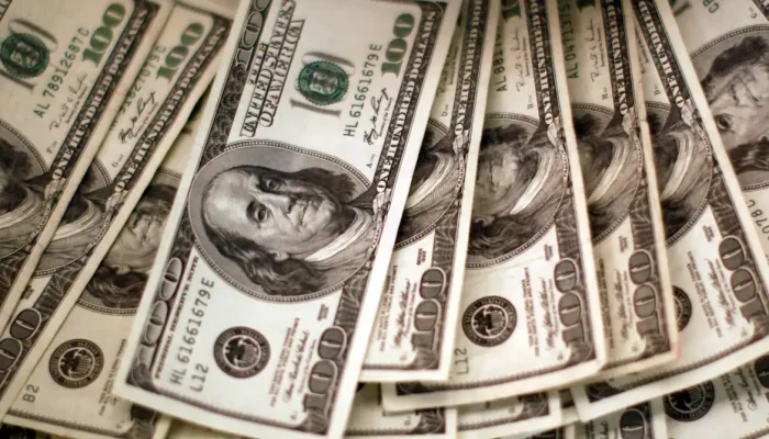 Dólar dispara e atinge R$ 5,18, maior valor em quase três meses