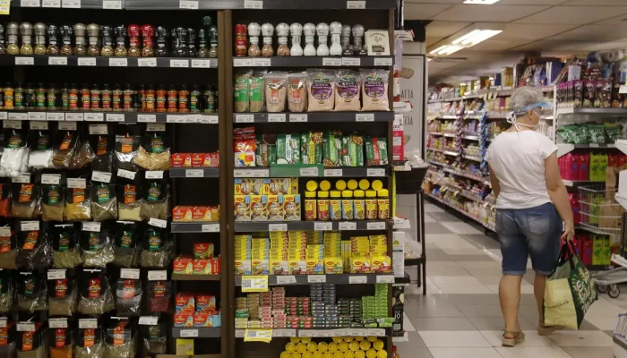 Indústria de alimentos lidera geração de empregos no Brasil em 2024