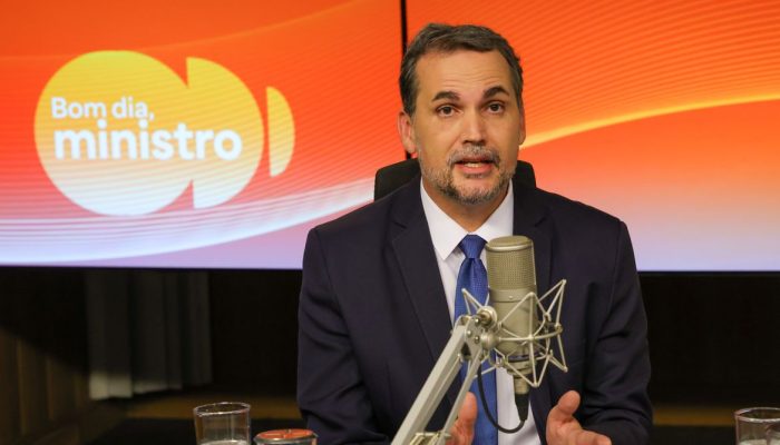 Governo federal utilizou lucros com exportação de petróleo para frear alta dos combustíveis