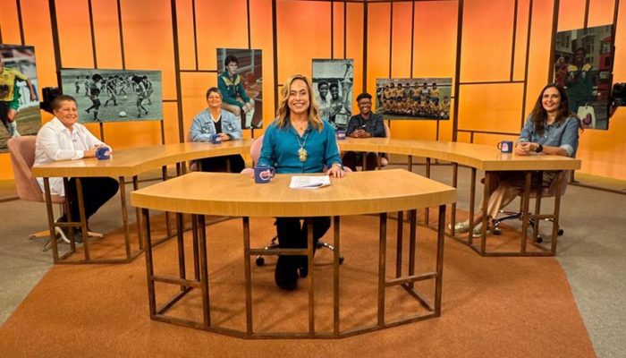 Faltando 1 ano para a Copa no Brasil, Sem Censura homenageia pioneiras do futebol