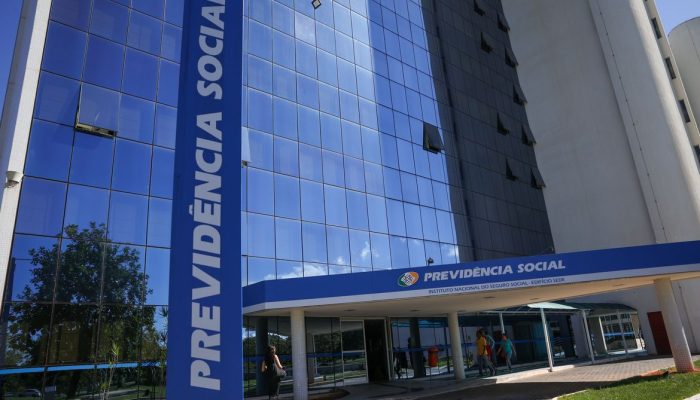 Fila do INSS atinge menor nível em quase dois anos com 1,8 milhão de pedidos