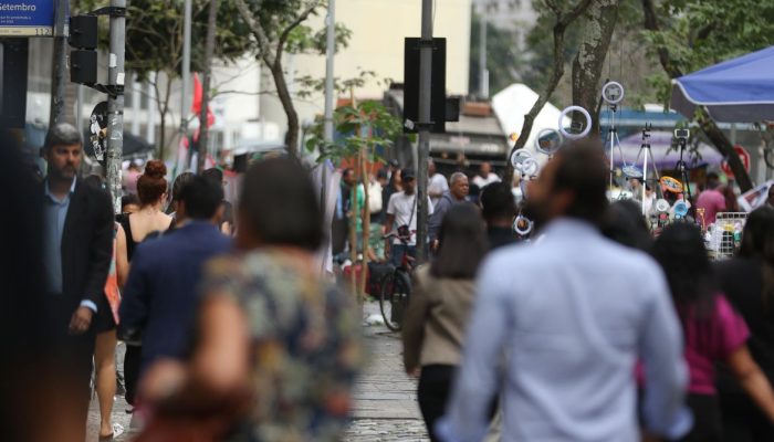 Estudo de Saúde 2026, lançado por IBGE e Ministério, investigará hábitos e doenças no Brasil