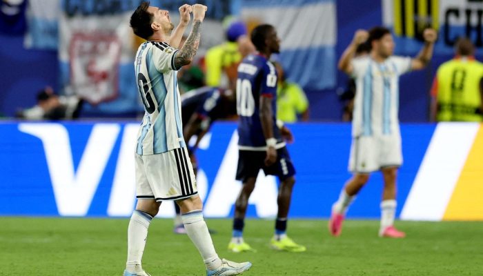 Messi faz história e Argentina sofre para vencer Cabo Verde nas oitavas da Copa