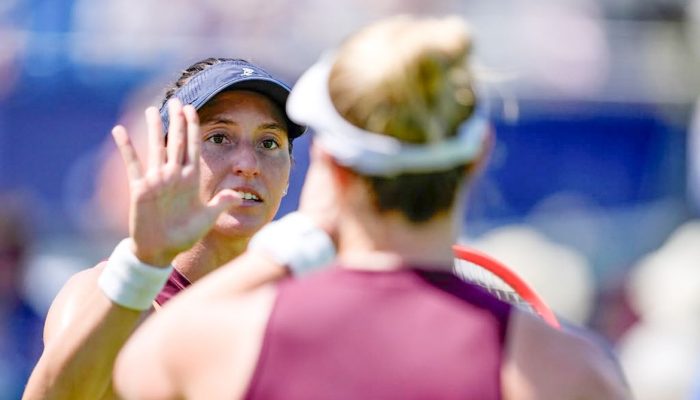 Dupla de Luisa Stefani avança com vitória convincente às oitavas em Wimbledon