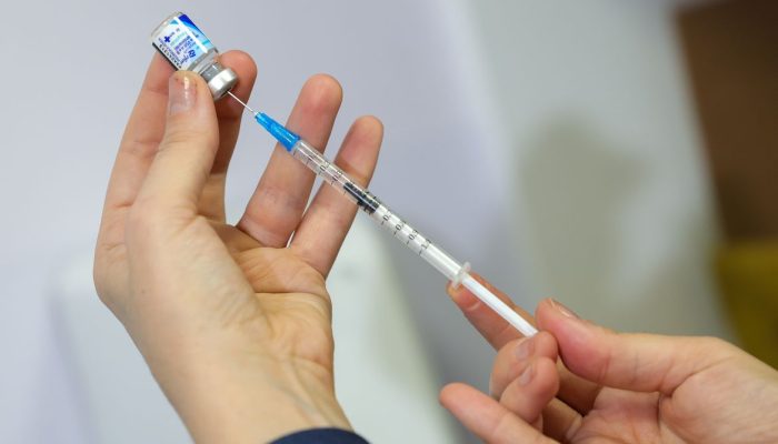 Fiocruz registra queda da Síndrome Respiratória Aguda Grave e alerta para focos regionais