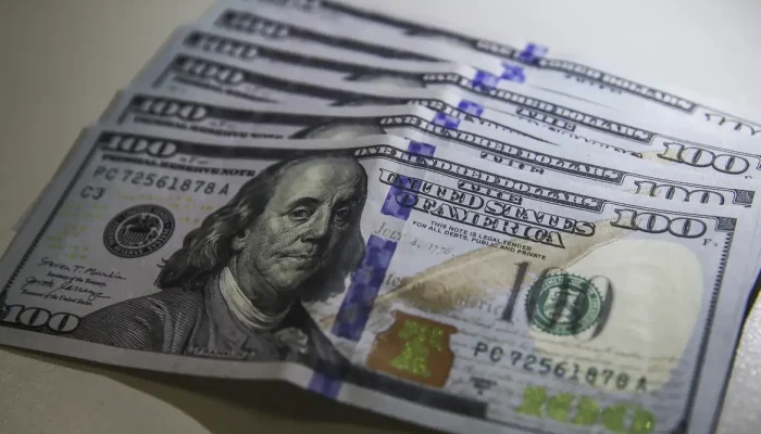 Alívio no mercado: dólar cai ao menor nível em três semanas e Ibovespa avança