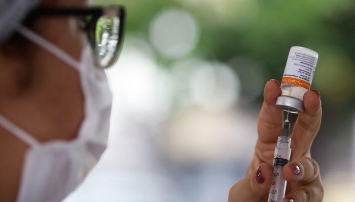 Anvisa define novas diretrizes para atualização de vacinas contra a covid-19
