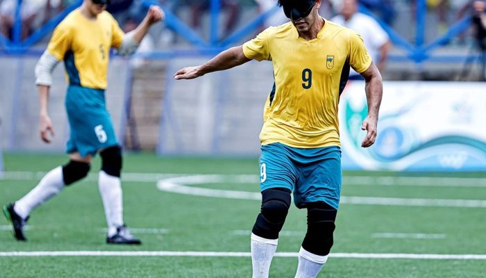 Brasil e Argentina disputam o ouro no futebol de cegos dos Jogos Parasul-americanos.