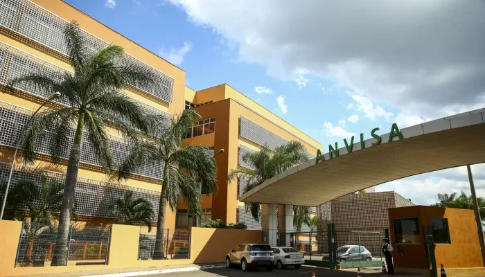 Anvisa proíbe energético Mister Hemp, sem estudos, e manda recolher Mamba Water com bactéria