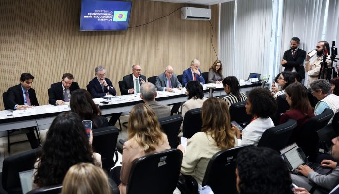 Plano de socorro: Brasil apoia setores atingidos por tarifas dos EUA e avalia reciprocidade