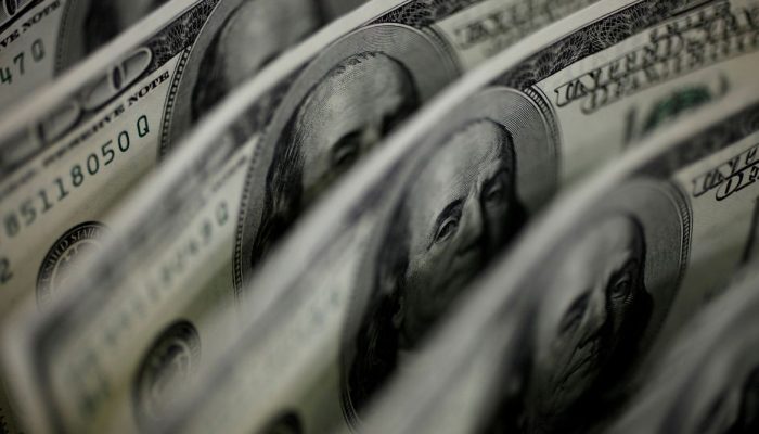 Dólar avança para R$ 5,11 e Ibovespa recua com escalada de conflitos e pessimismo global