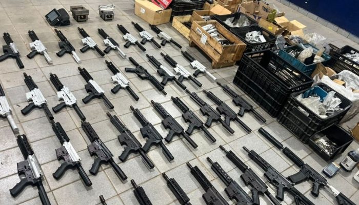 Adiamento judicial marca nova etapa em processo contra quadrilha de fuzis clandestinos em São Paulo