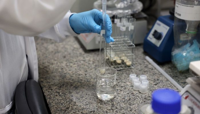 Indústria da saúde: Brasil sanciona lei para fortalecer produção nacional e reduzir dependência