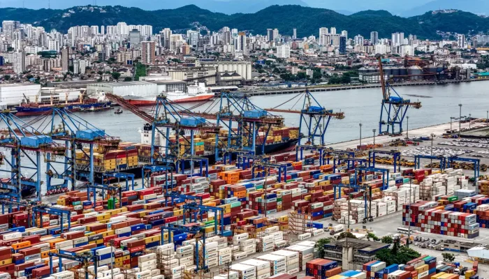 Brasil responde a tarifaço dos EUA com R$ 18,5 bilhões em socorro a exportadores