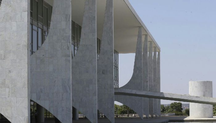 Lula sanciona fim da 'taxa das blusinhas' para compras de até US$ 50