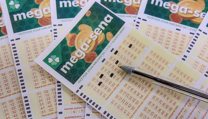 Mega-Sena acumula e prêmio dispara para 305 milhões de reais
