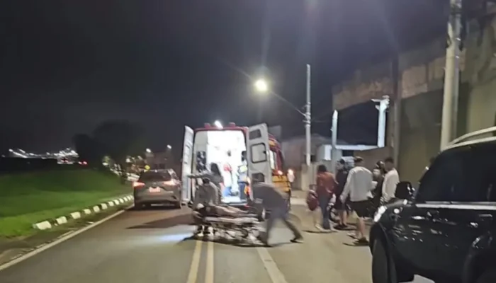 Motociclista sofre ferimentos graves após colisão com cavalo em avenida de Registro
