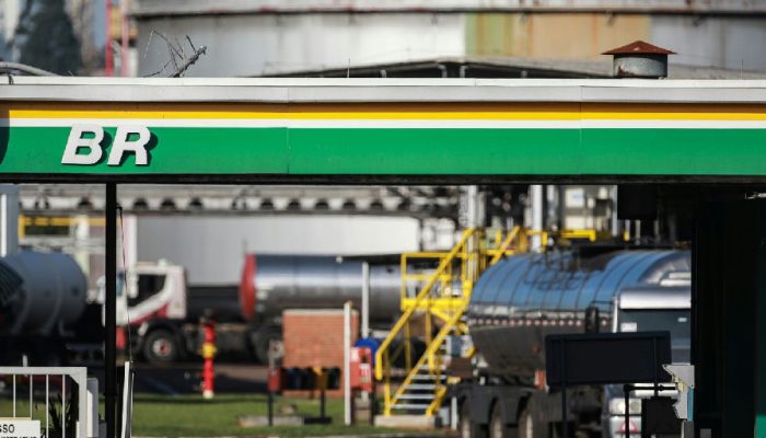Petrobras reajusta diesel, mas subsídio governamental mantém preço final estável nas refinarias