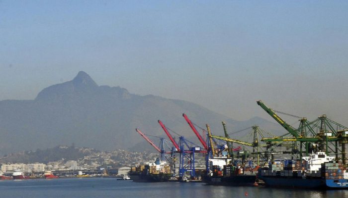 Projeção para superávit comercial de 2026 é ajustada para US$ 84,4 bilhões