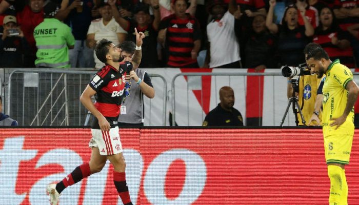 Remo e Flamengo se enfrentam em duelo histórico pelo Brasileirão neste domingo
