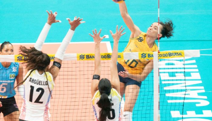 Seleção feminina de vôlei bate Venezuela por 3 a 0 com volta de Gabi no Sul-americano