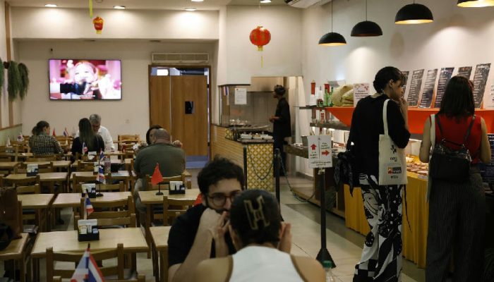 Setor de serviços brasileiro registra leve queda de 0,1% em agosto, aponta IBGE