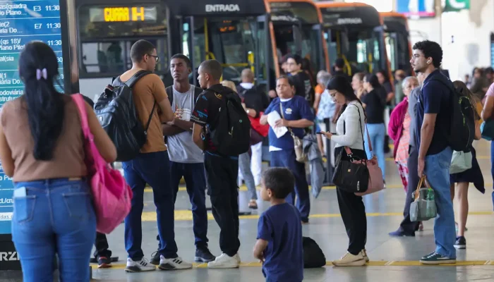 Setor de serviços mantém estabilidade em julho com alta de 2,4% no acumulado anual